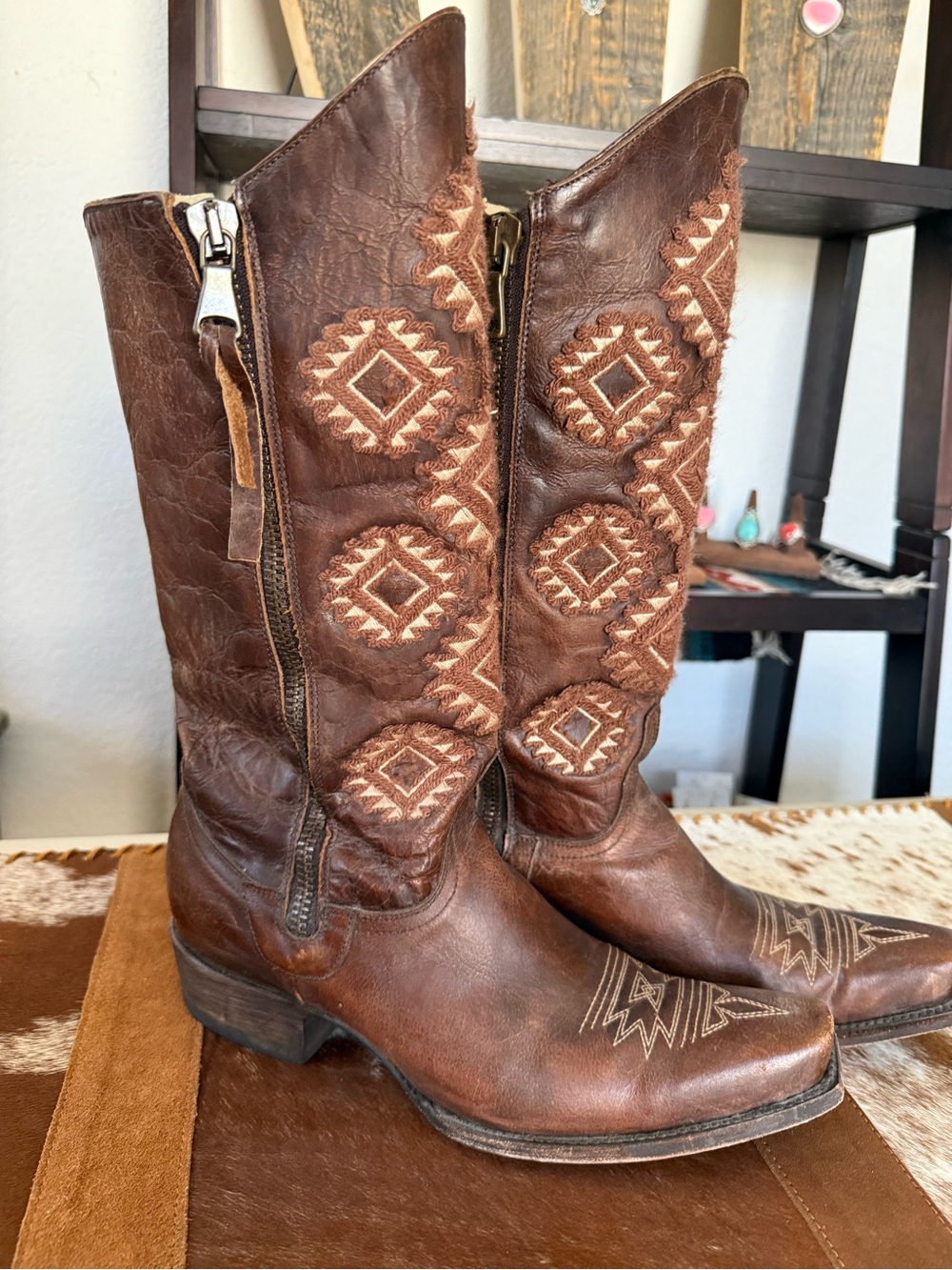Idyllwind Brown Embroidered Leather Western Heeled Boots - Picture 3 of 6
